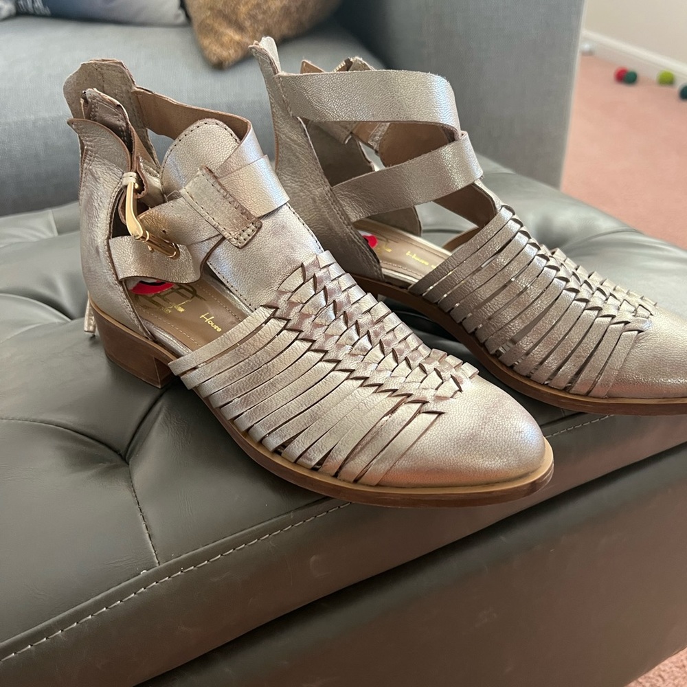 House of Harlow woven shoe booties-36